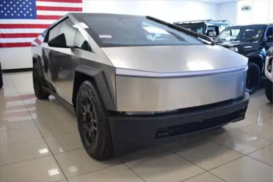 TESLA CYBERTRUCK 2024