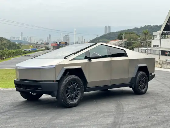 TESLA CYBERTRUCK 2024