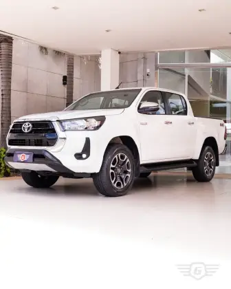 TOYOTA HILUX 2024
