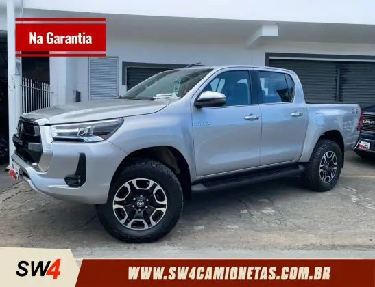 TOYOTA HILUX 2023