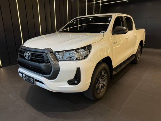 TOYOTA HILUX 2024