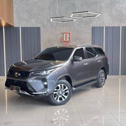 TOYOTA HILUX 2025
