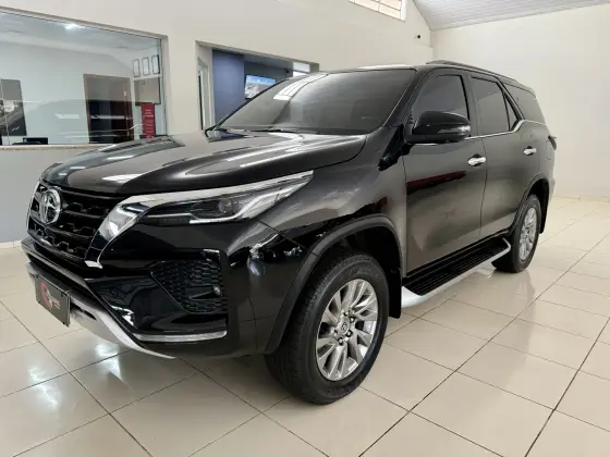 TOYOTA HILUX SW4 2024