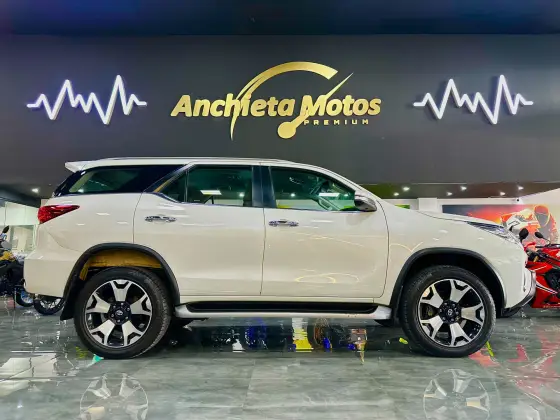 TOYOTA HILUX SW4 2016