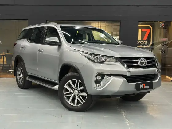 TOYOTA HILUX SW4 2019