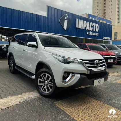 TOYOTA HILUX SW4 2017