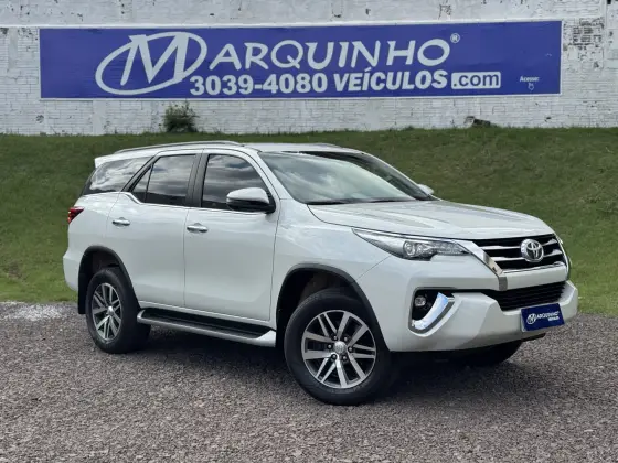 TOYOTA HILUX SW4 2019