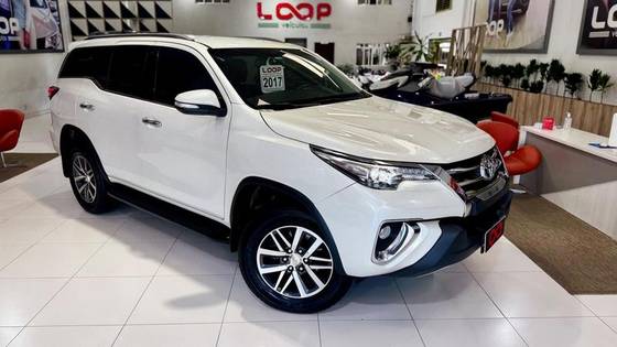 TOYOTA HILUX SW4 2017