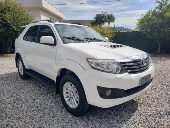 TOYOTA HILUX SW4 2015