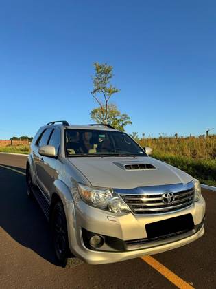 TOYOTA HILUX SW4 2013