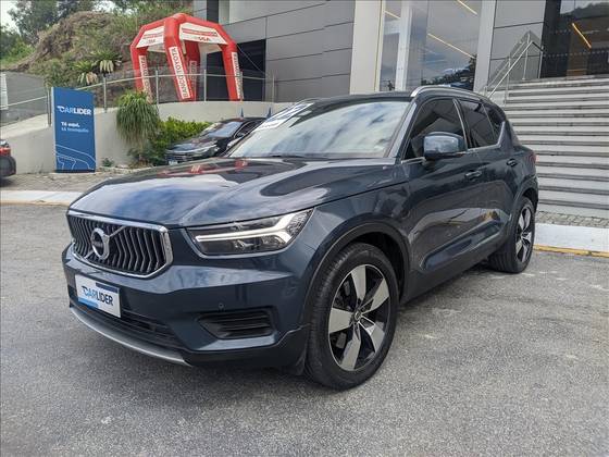 VOLVO XC40 2022