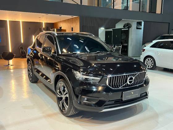 VOLVO XC40 2021