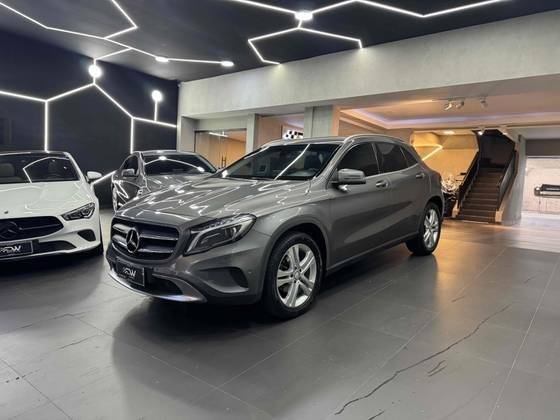MERCEDES-BENZ GLA 200 2016