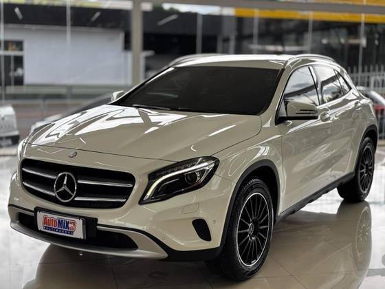 MERCEDES-BENZ GLA 200 2015