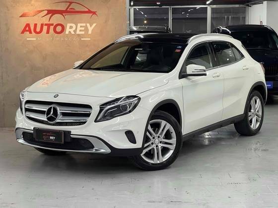 MERCEDES-BENZ GLA 200 2015