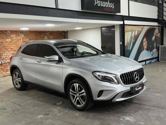 MERCEDES-BENZ GLA 200 2015