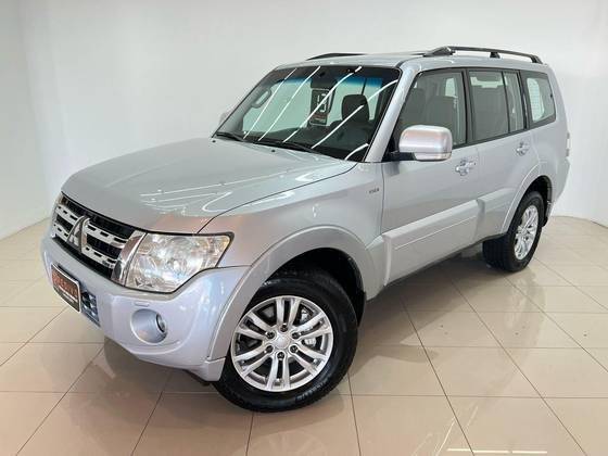 MITSUBISHI PAJERO FULL 2013
