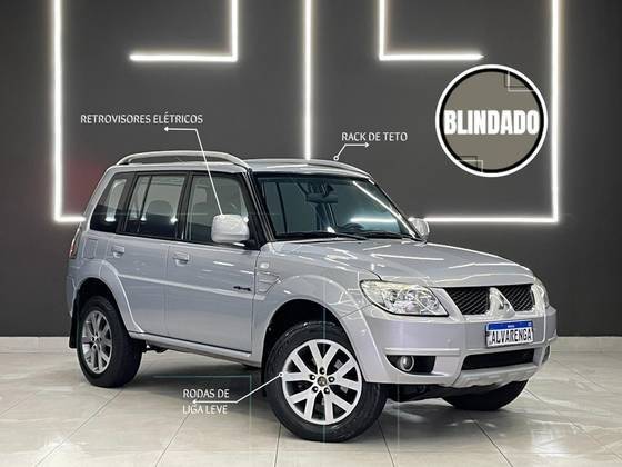 MITSUBISHI PAJERO TR4 2013