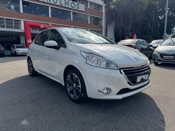 PEUGEOT 208 2015