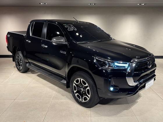 TOYOTA HILUX 2024