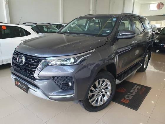 TOYOTA HILUX SW4 2021