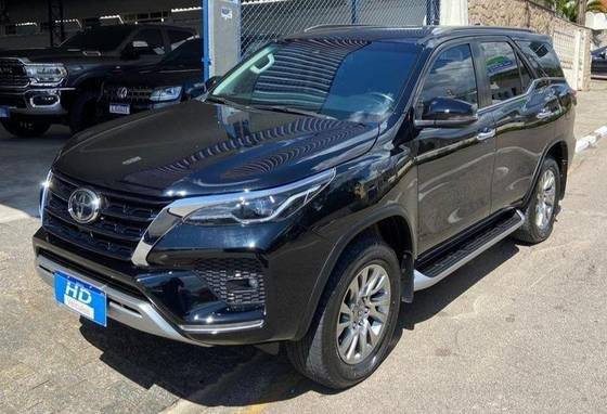 TOYOTA HILUX SW4 2021