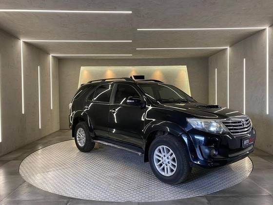 TOYOTA HILUX SW4 2013