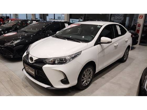 TOYOTA YARIS 2024