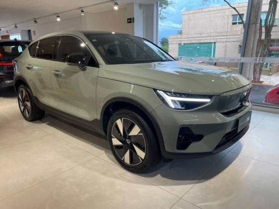 VOLVO C40 2024