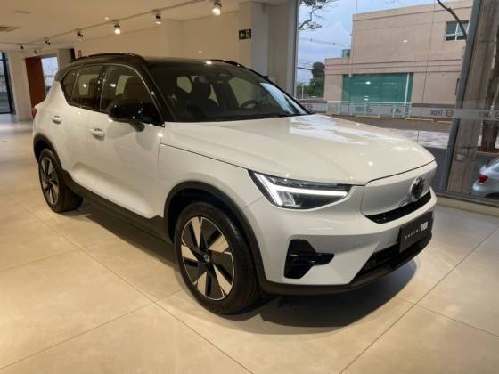 VOLVO XC40 2024
