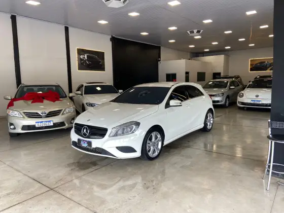MERCEDES-BENZ A 200 2015