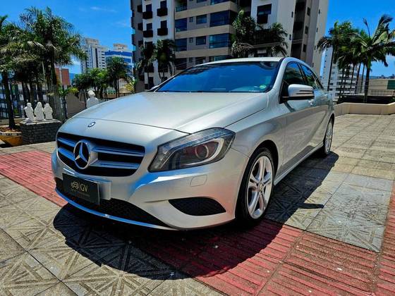 MERCEDES-BENZ A 200 2015