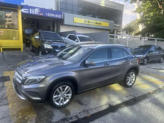 MERCEDES-BENZ GLA 200 2016