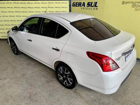 NISSAN VERSA 2017