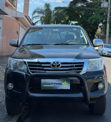 TOYOTA HILUX 2012