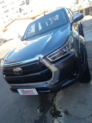 TOYOTA HILUX 2024