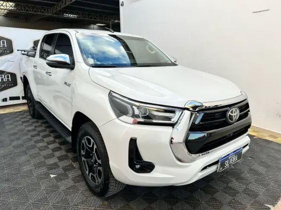 TOYOTA HILUX 2024