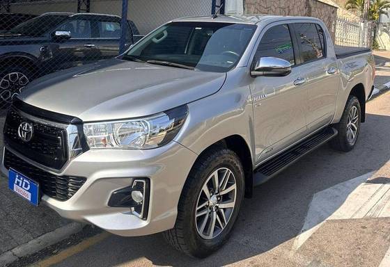 TOYOTA HILUX 2020