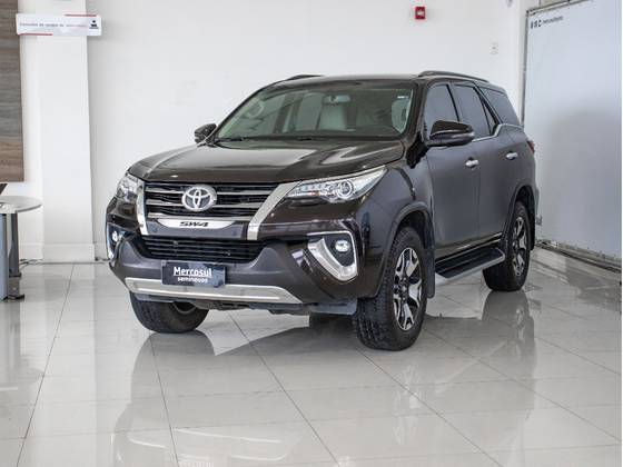 TOYOTA HILUX 2019