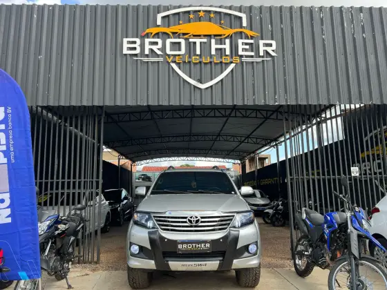 TOYOTA HILUX SW4 2013