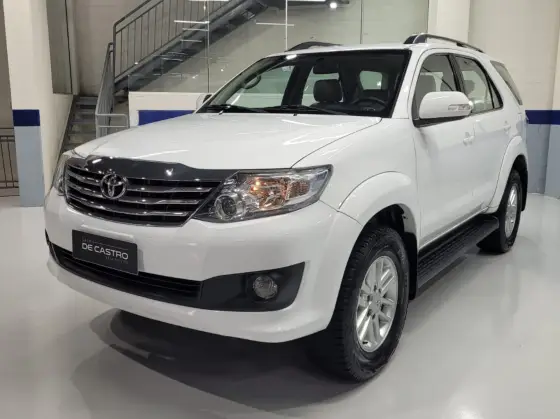 TOYOTA HILUX SW4 2015