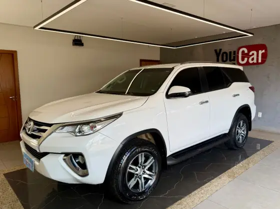 TOYOTA HILUX SW4 2019