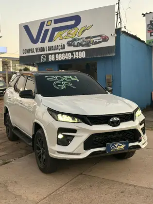 TOYOTA HILUX SW4 2024