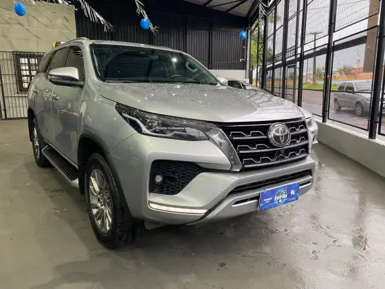 TOYOTA HILUX SW4 2022