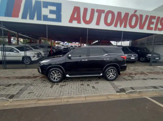 TOYOTA HILUX SW4 2019