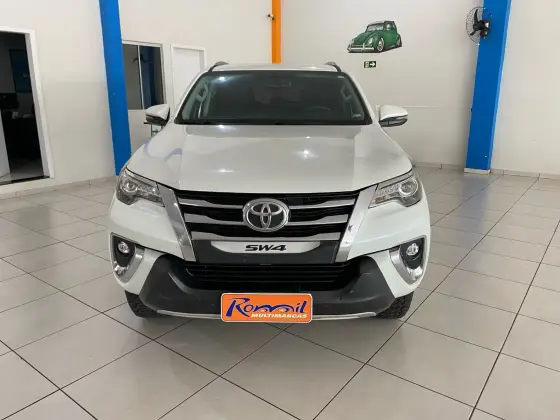 TOYOTA HILUX SW4 2019
