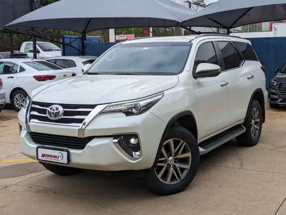 TOYOTA HILUX SW4 2019