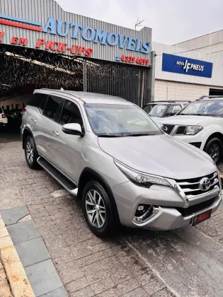 TOYOTA HILUX SW4 2019
