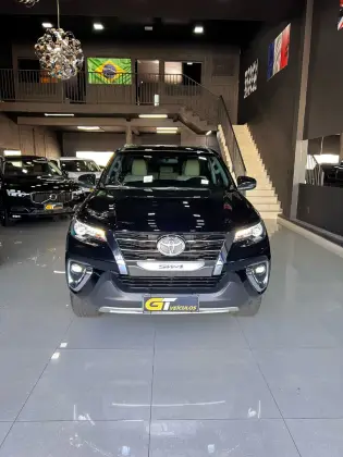 TOYOTA HILUX SW4 2019