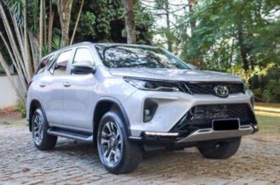 TOYOTA HILUX SW4 2025